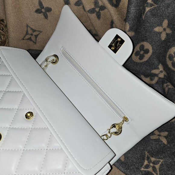 NEW WHITE QUILTED FRONT FLAP BAG WITH CHAIN HANDLES - Picture 8 of 13